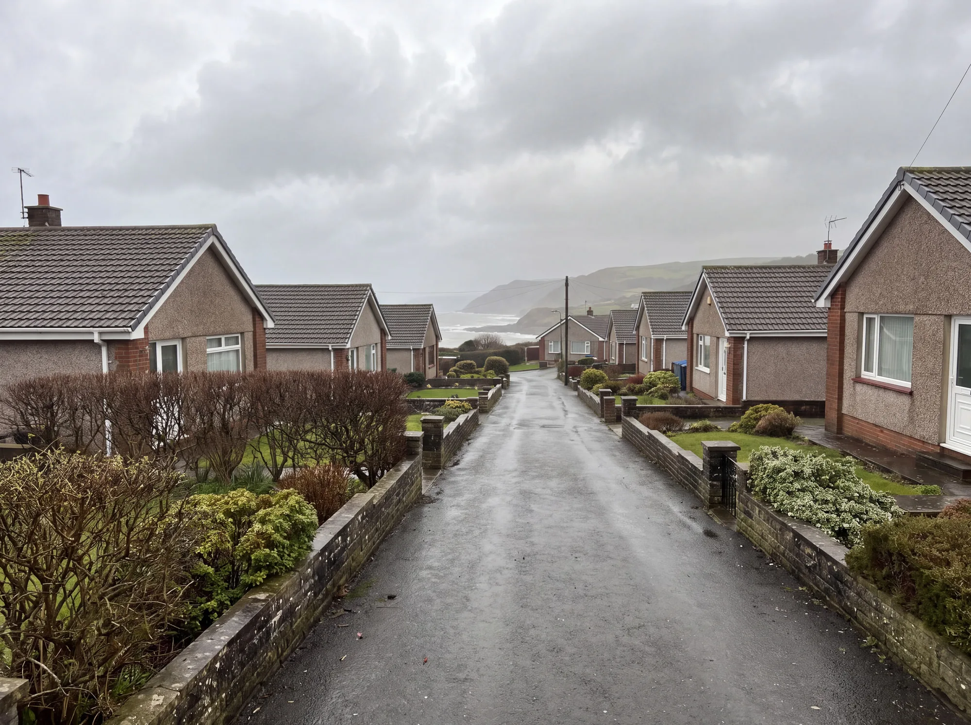 Housing and roofs typical of Sully